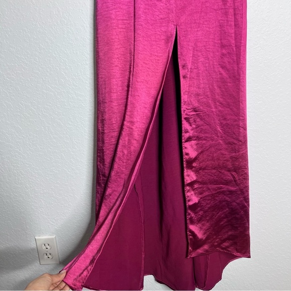 Showpo Maxi Dress Women’s Size 6 Satin Hot Pink Slit Front Sleeveless Gown B20 - Picture 5 of 12